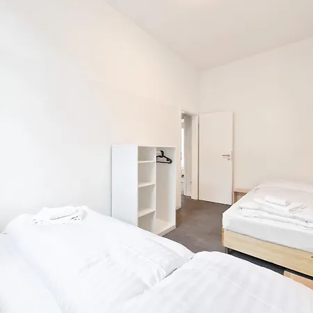 아파트 Tolstov - 3 And 4 Monteur