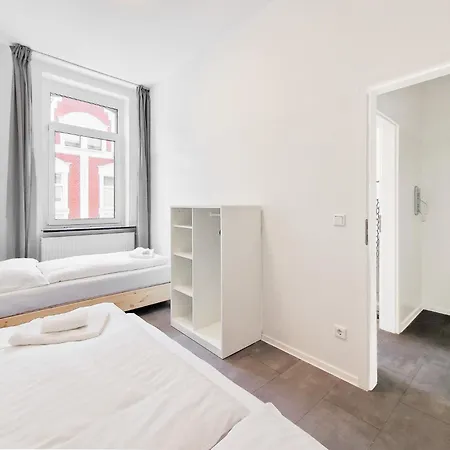 아파트 Tolstov - 3 And 4 Monteur