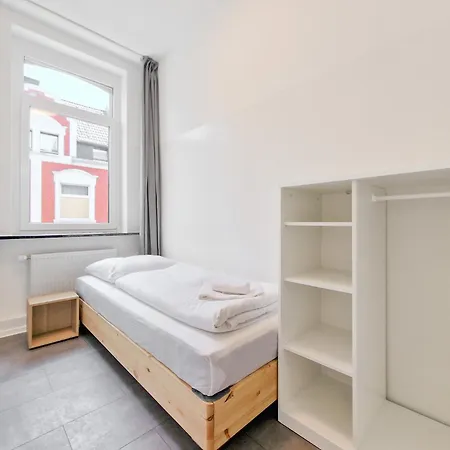 아파트 Tolstov - 3 And 4 Monteur