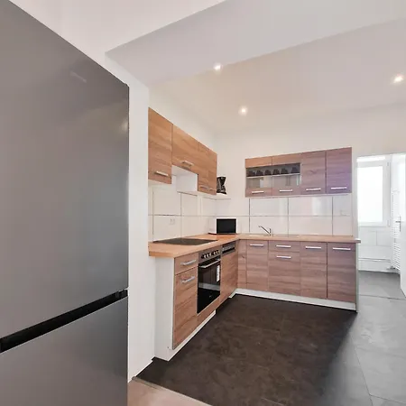 Tolstov - 3 And 4 Monteur Apartmán