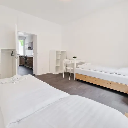 Tolstov - 3 And 4 Monteur Apartmán