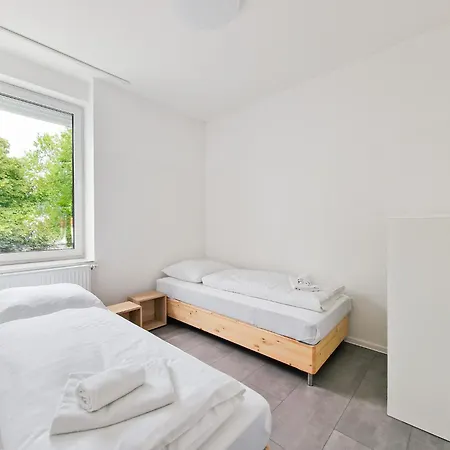 Raj Living - 3 And 4 Monteur Apartment Duisburg