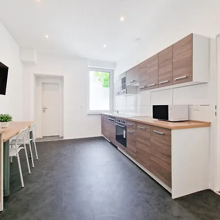 Apartment Raj Living - 3 And 4 Monteur Duisburg