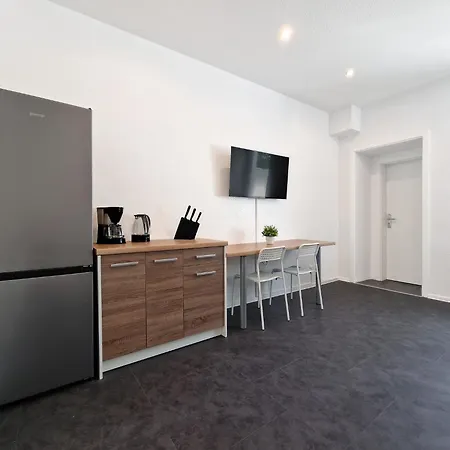 Raj Living - 3 And 4 Monteur * Duisburg