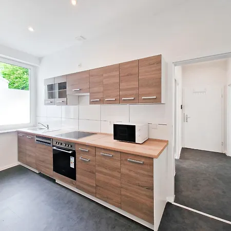 아파트 Tolstov - 3 And 4 Monteur