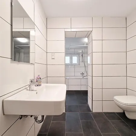 Raj Living - 3 And 4 Monteur Apartment Duisburg