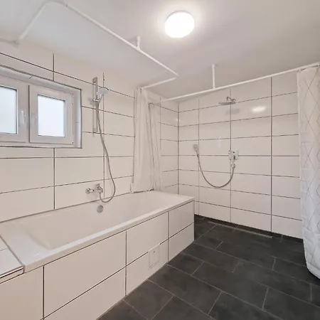 Raj Living - 3 And 4 Monteur Duisburg