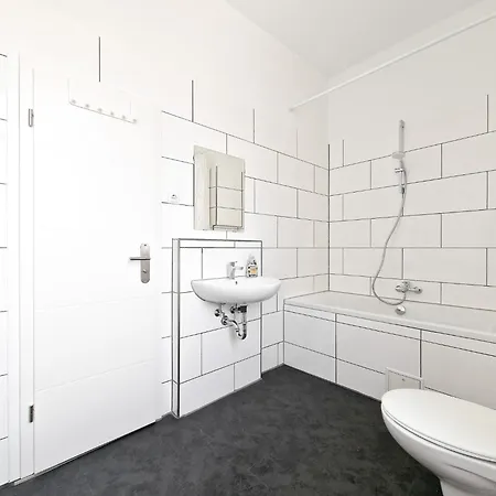 Raj Living - 3 And 4 Monteur * Duisburg