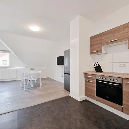 Tolstov - 3 And 4 Monteur Apartmán