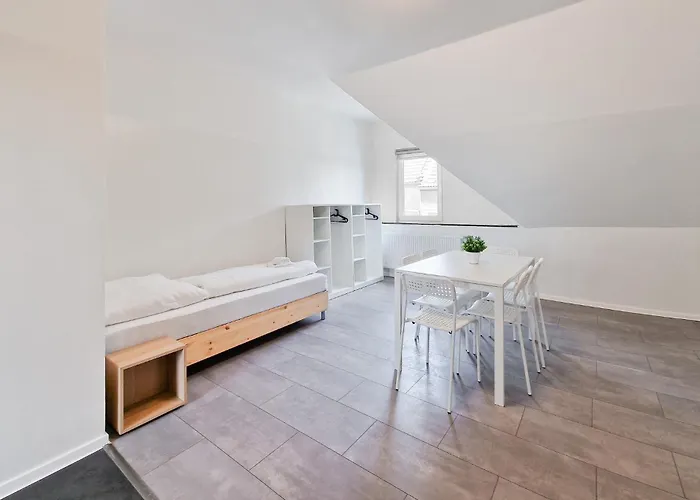 Tolstov - 3 And 4 Monteur Lejlighed *