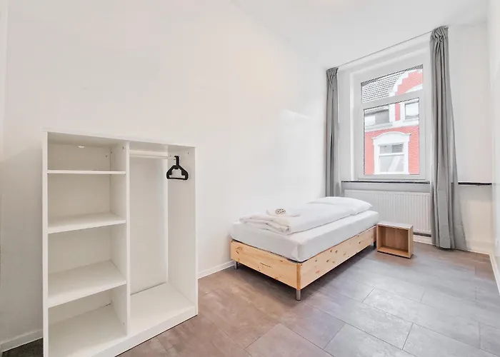 Tolstov - 3 And 4 Monteur Lejlighed *