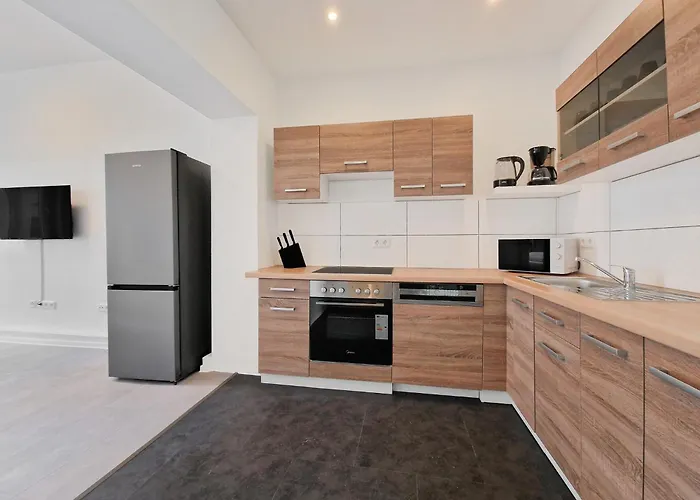 Tolstov - 3 And 4 Monteur Lejlighed *