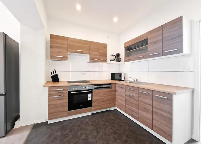 Tolstov - 3 And 4 Monteur Lejlighed *