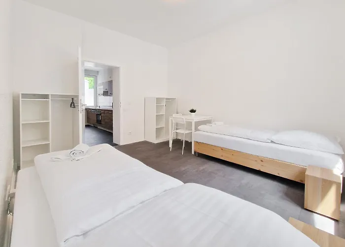 Tolstov - 3 And 4 Monteur Lejlighed