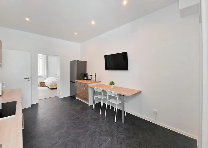 Tolstov - 3 And 4 Monteur Lejlighed